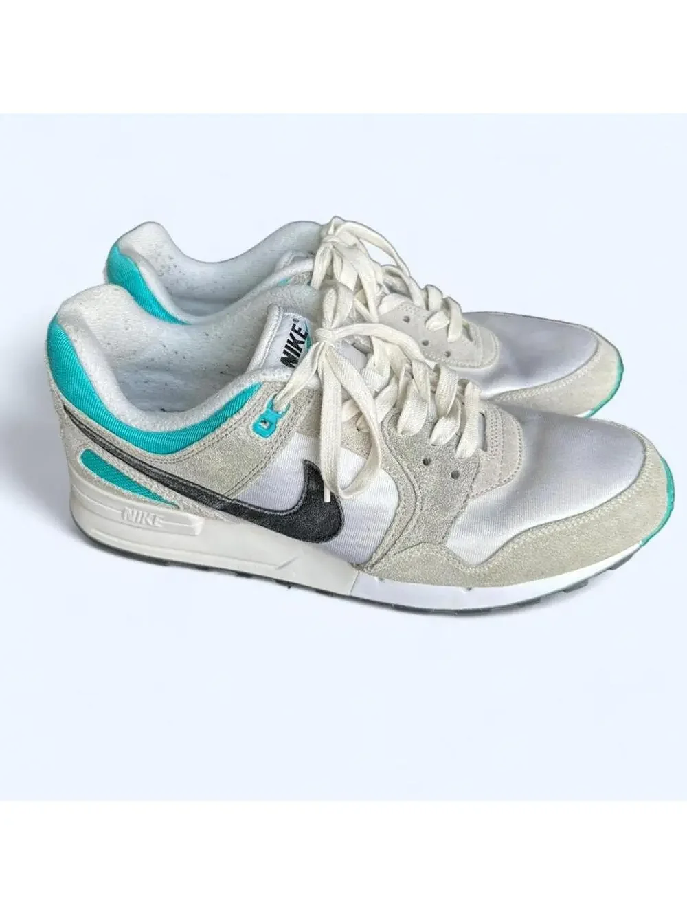 Nike Men's White and Cream Trainer